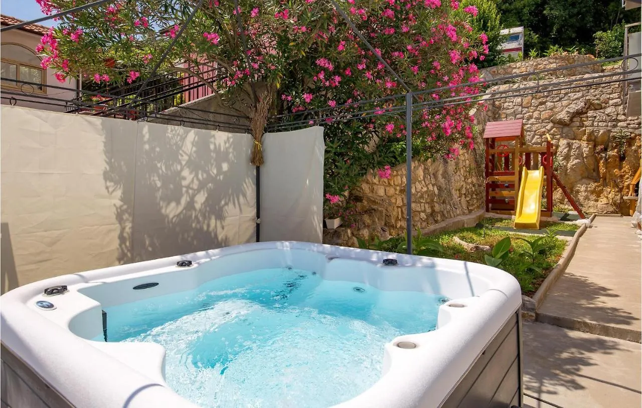 1 Bedroom Gorgeous Apartment In Moscenicka Draga Croatia